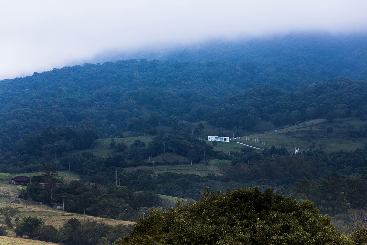 An Elegant Contemporary Home Built From White Concrete in Rio Grande do Sul by Boa Arquitetura (5)