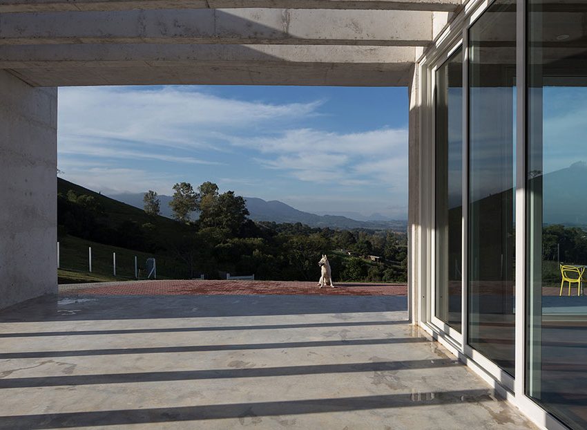 An Elegant Contemporary Home Built From White Concrete in Rio Grande do Sul by Boa Arquitetura (6)