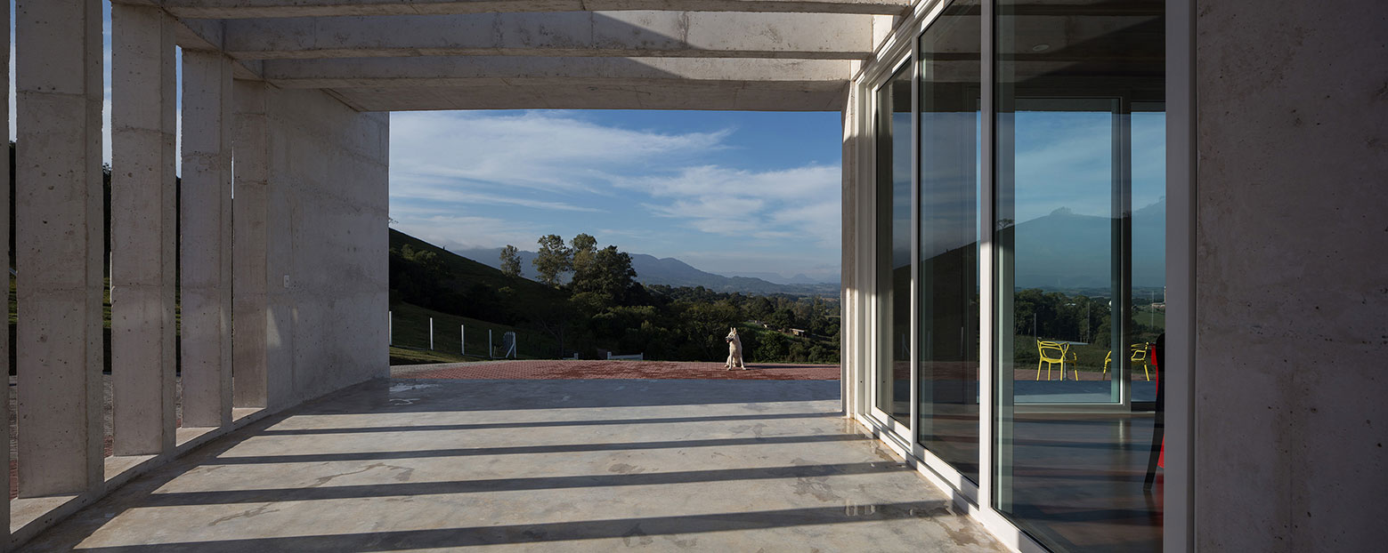 An Elegant Contemporary Home Built From White Concrete in Rio Grande do Sul by Boa Arquitetura (6)