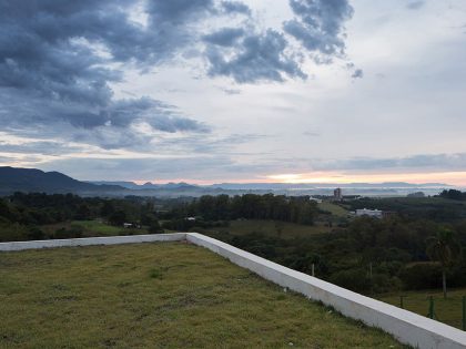 An Elegant Contemporary Home Built From White Concrete in Rio Grande do Sul by Boa Arquitetura (7)