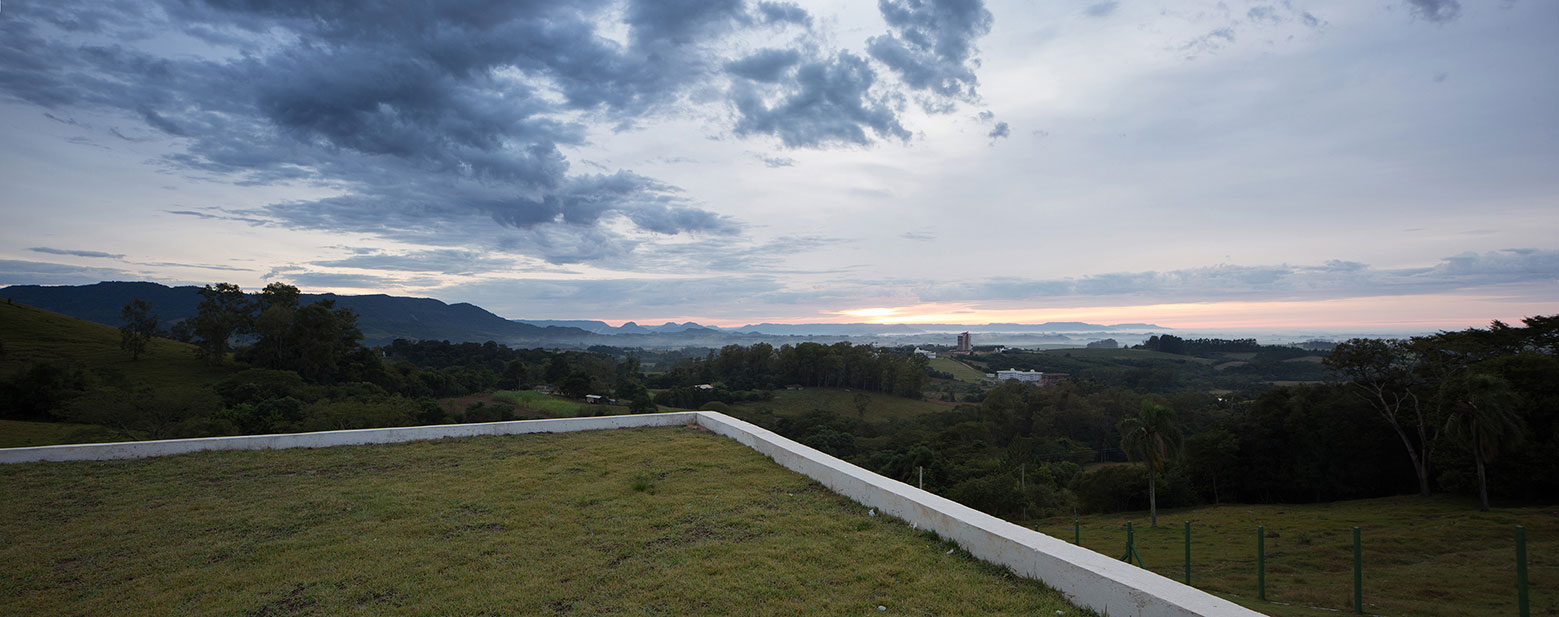 An Elegant Contemporary Home Built From White Concrete in Rio Grande do Sul by Boa Arquitetura (7)