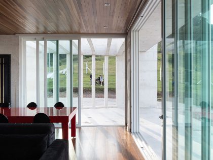 An Elegant Contemporary Home Built From White Concrete in Rio Grande do Sul by Boa Arquitetura (8)