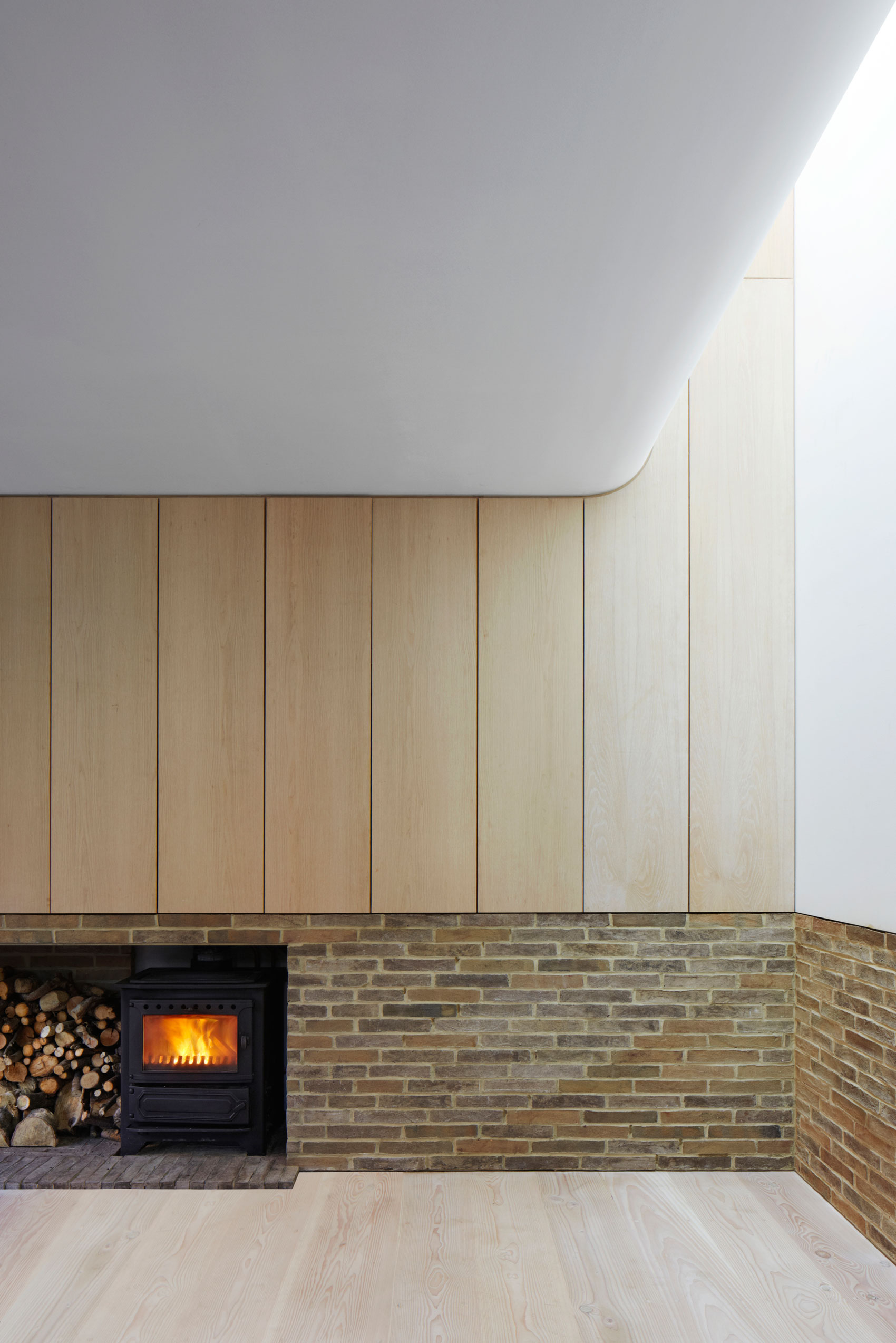 An Elegant Contemporary Home Made of Sculptural Weathering Steel in Kew, England by Piercy&Company (4)