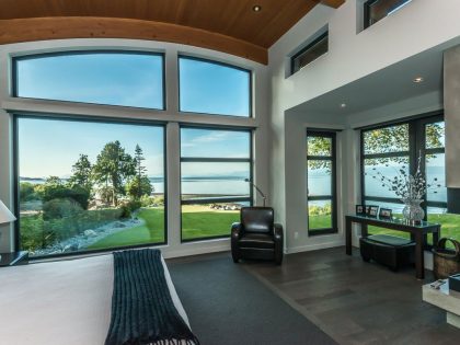 An Elegant Contemporary Home with Beautiful Terrace and Garden on Vancouver Island by Keith Baker Design (17)