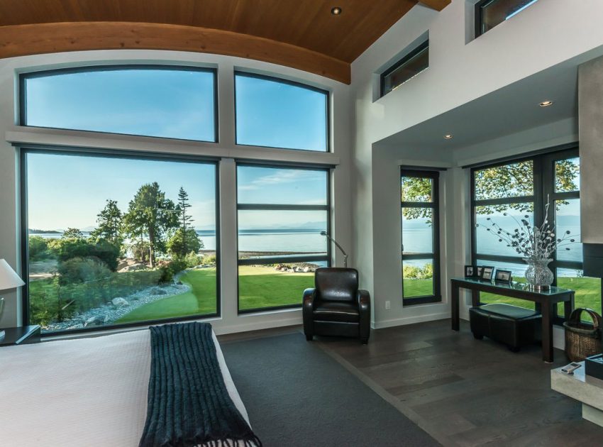 An Elegant Contemporary Home with Beautiful Terrace and Garden on Vancouver Island by Keith Baker Design (17)