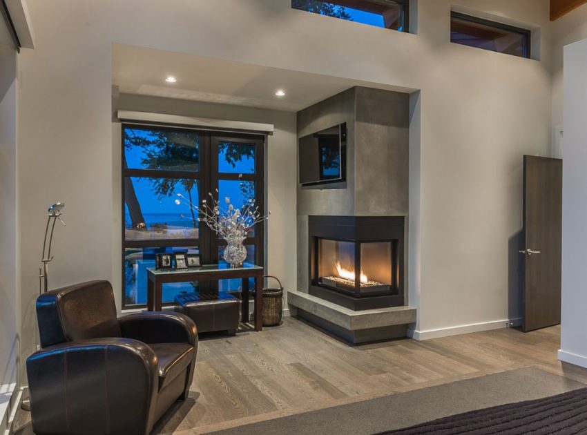 An Elegant Contemporary Home with Beautiful Terrace and Garden on Vancouver Island by Keith Baker Design (19)