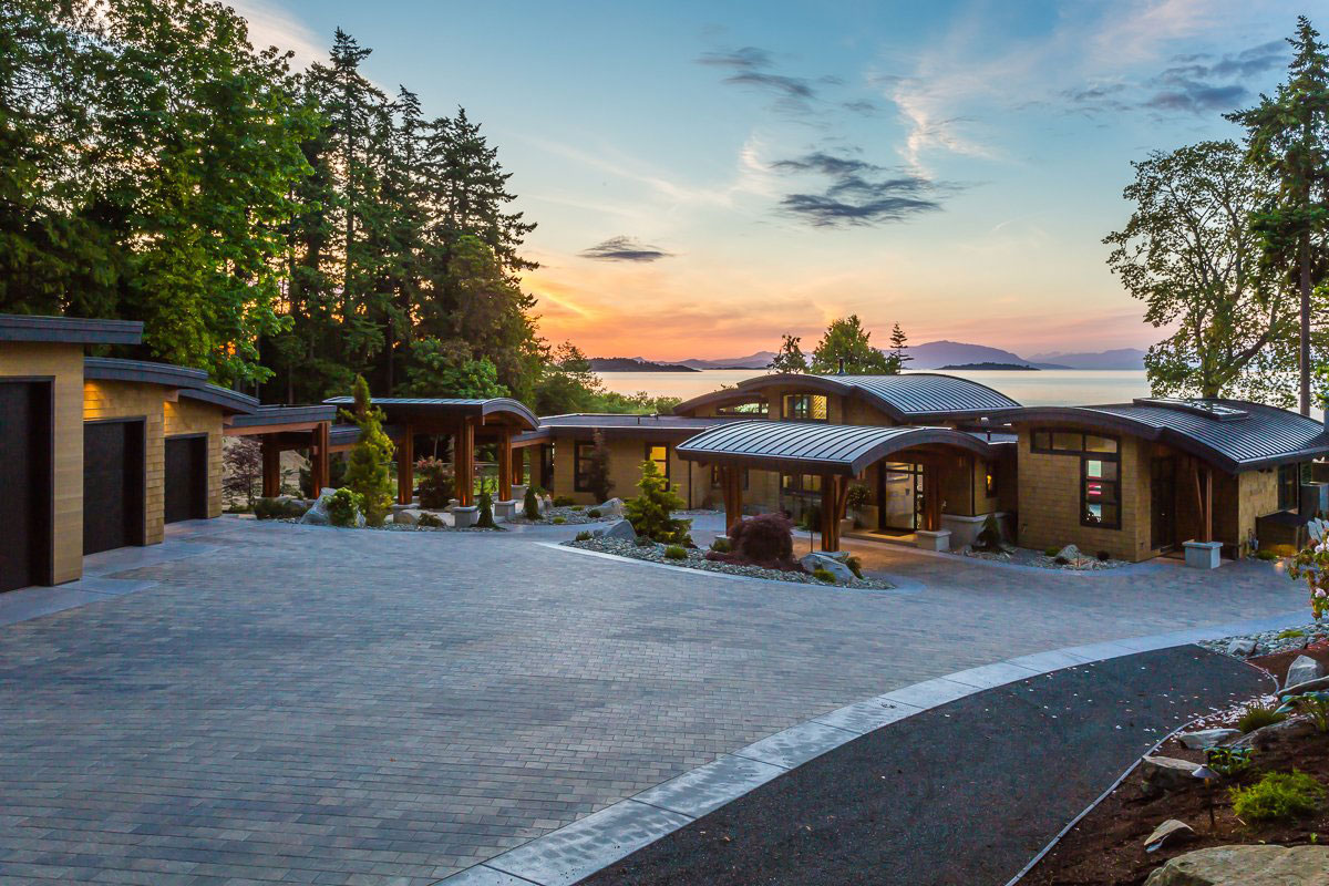 An Elegant Contemporary Home with Beautiful Terrace and Garden on Vancouver Island by Keith Baker Design (3)