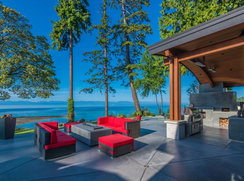 An Elegant Contemporary Home with Beautiful Terrace and Garden on Vancouver Island by Keith Baker Design (9)