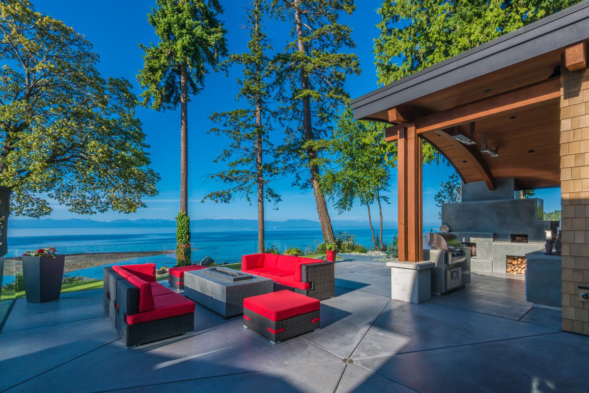 An Elegant Contemporary Home with Beautiful Terrace and Garden on Vancouver Island by Keith Baker Design (9)