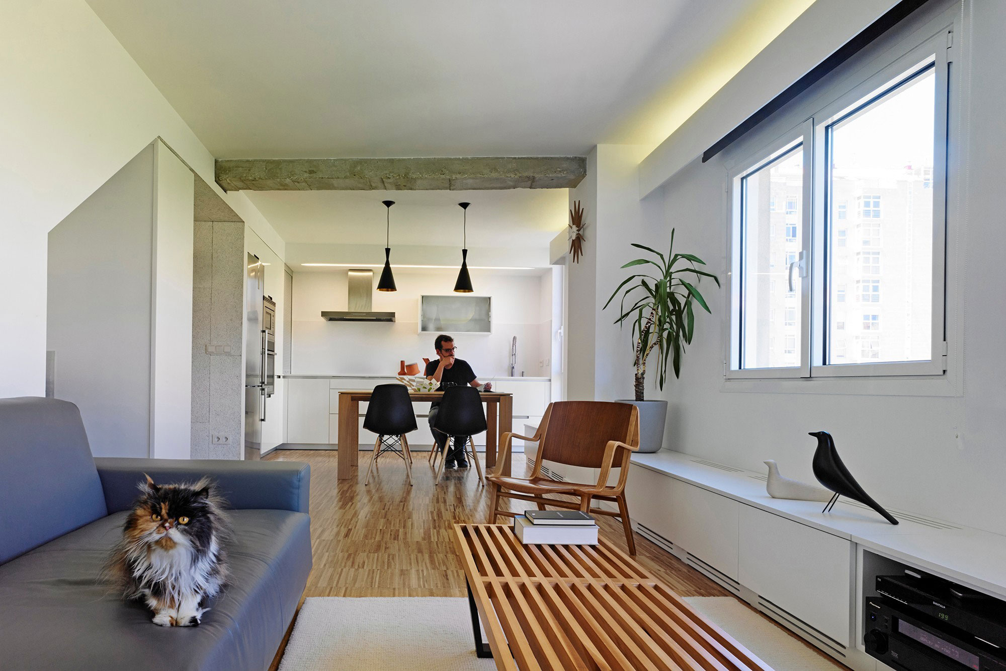 An Elegant Contemporary Home with Lots of White in Vigo, Spain by Castroferro Arquitectos (1)