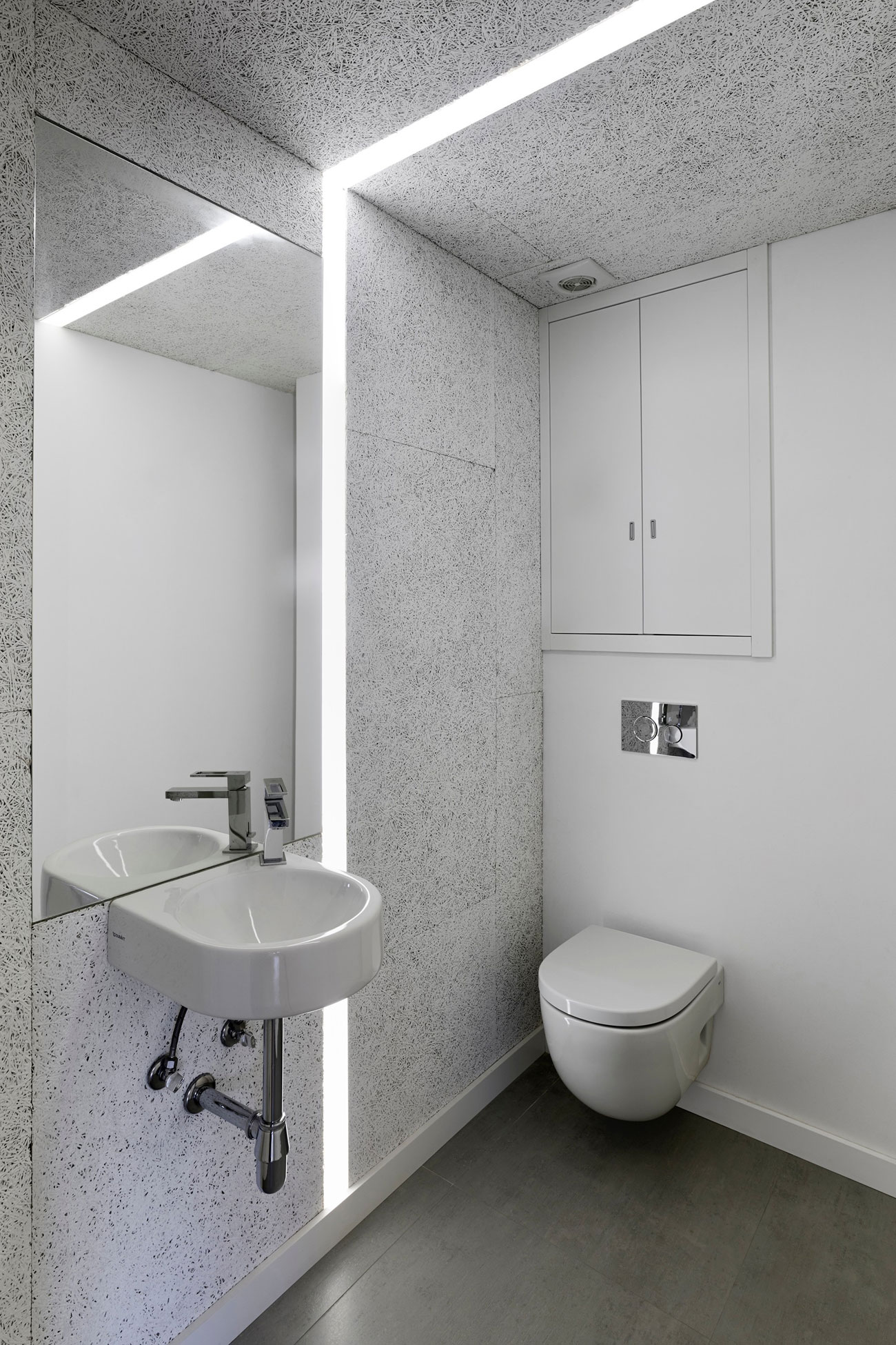 An Elegant Contemporary Home with Lots of White in Vigo, Spain by Castroferro Arquitectos (13)