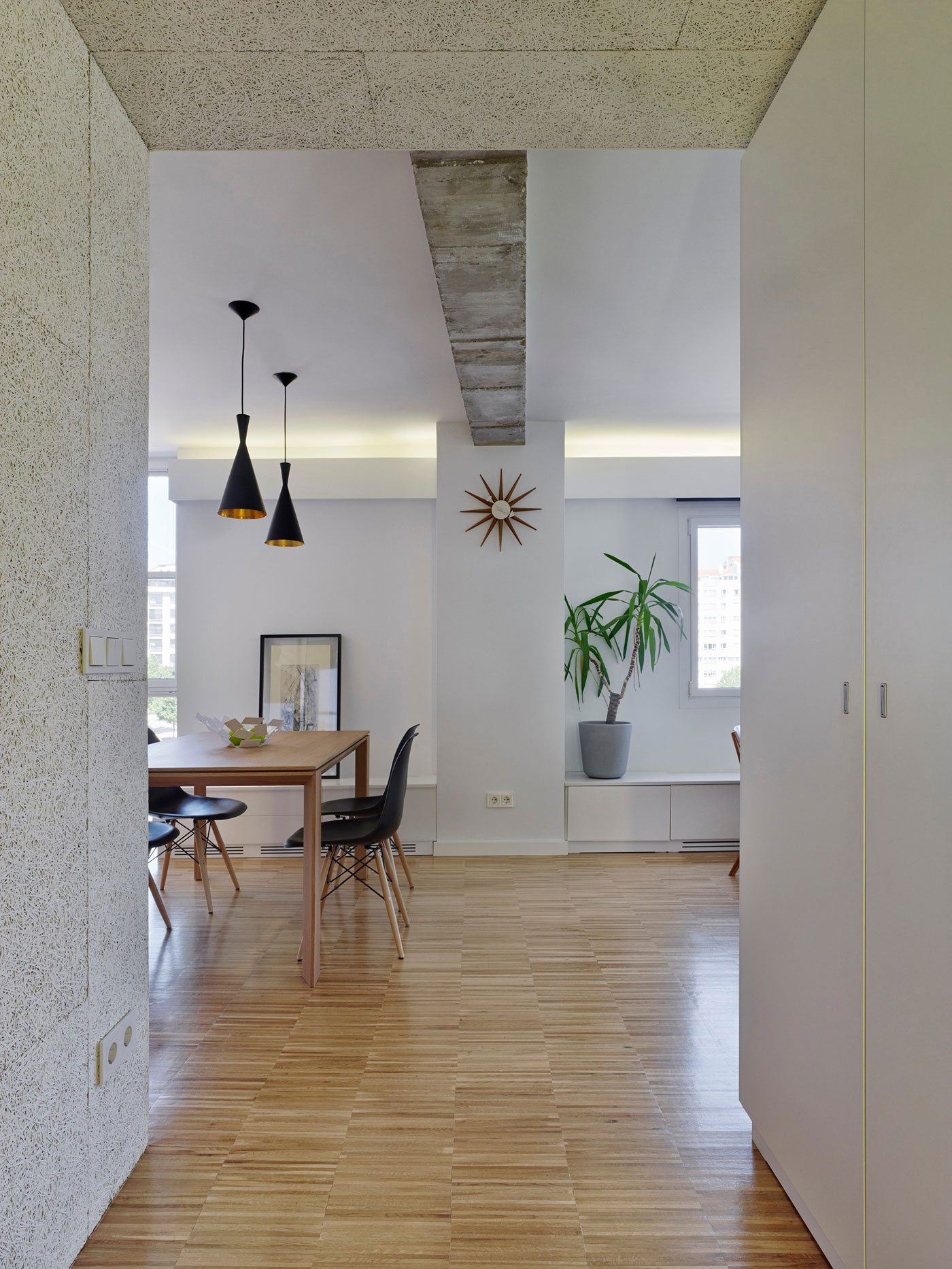 An Elegant Contemporary Home with Lots of White in Vigo, Spain by Castroferro Arquitectos (2)
