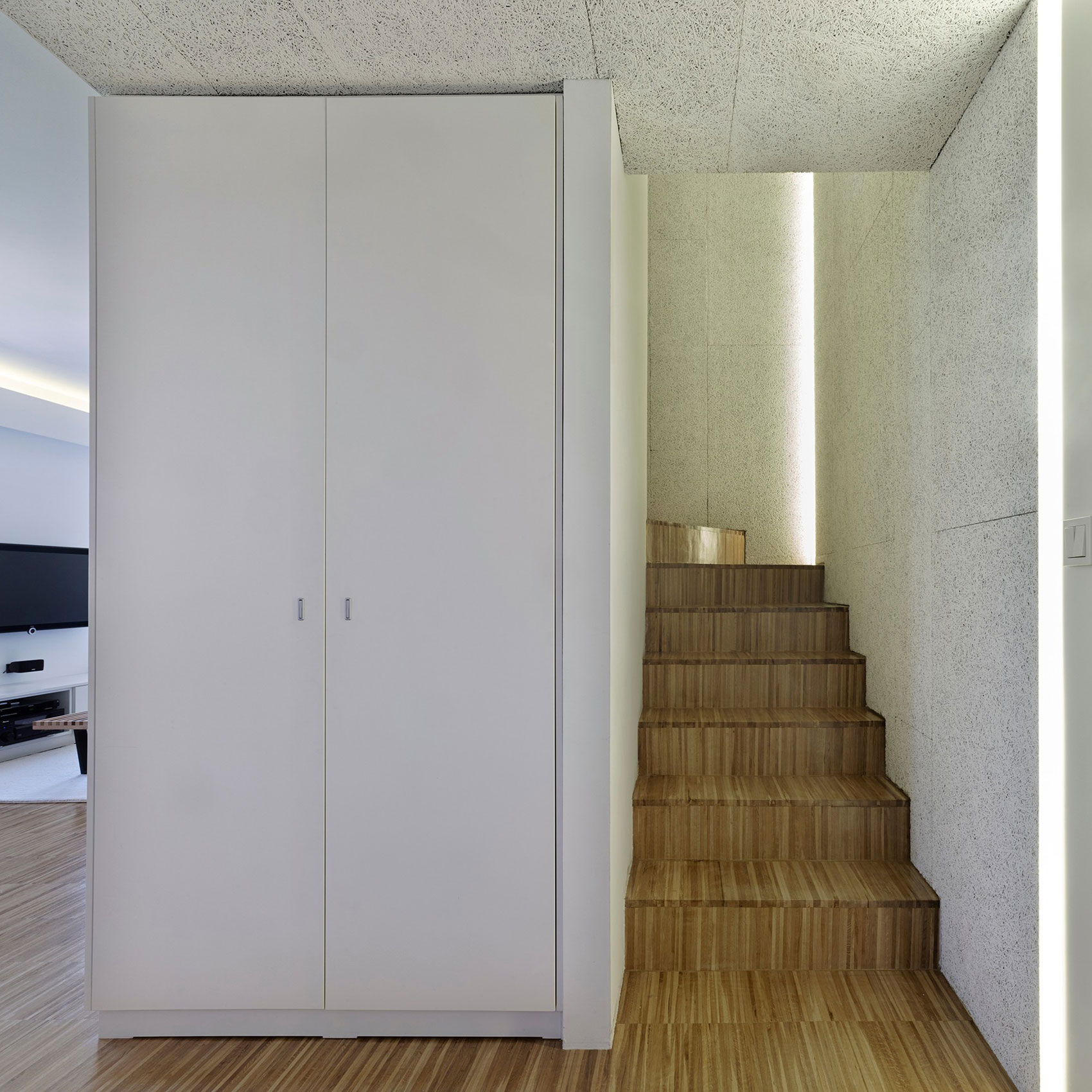 An Elegant Contemporary Home with Lots of White in Vigo, Spain by Castroferro Arquitectos (4)