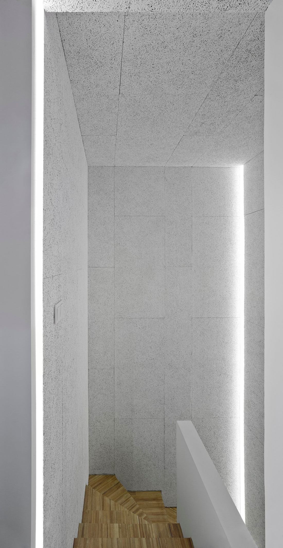 An Elegant Contemporary Home with Lots of White in Vigo, Spain by Castroferro Arquitectos (7)