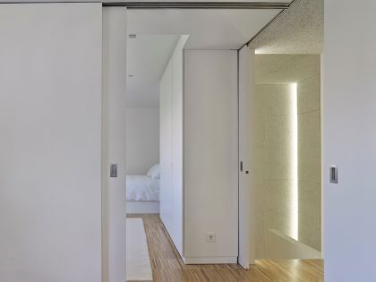 An Elegant Contemporary Home with Lots of White in Vigo, Spain by Castroferro Arquitectos (9)