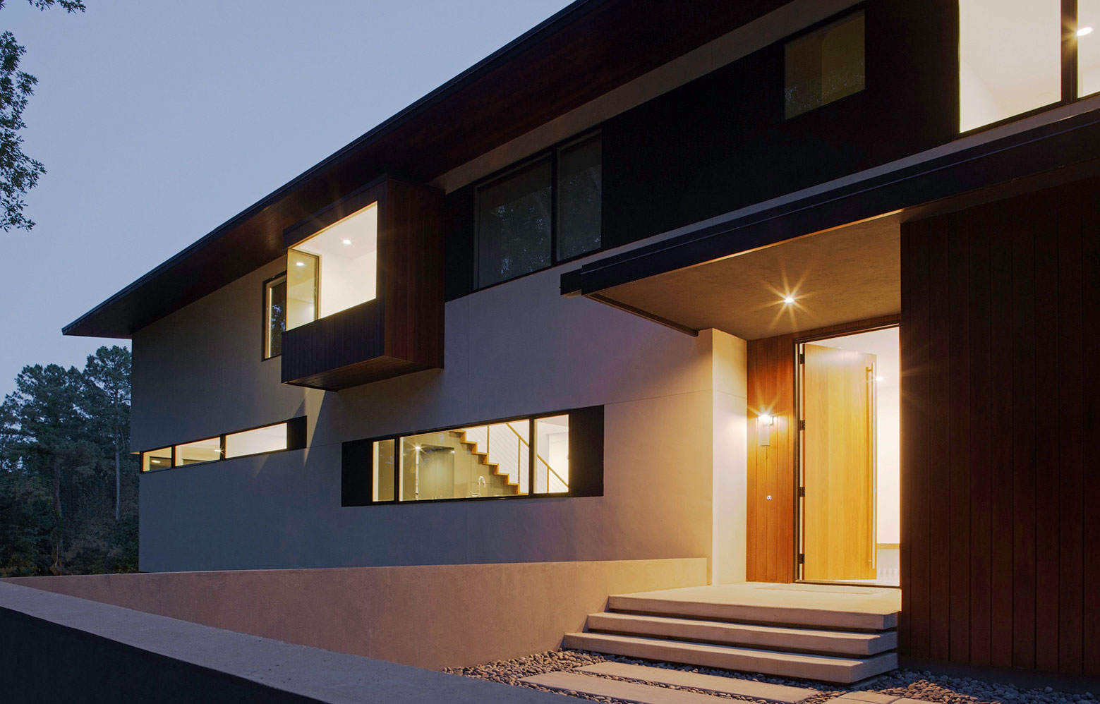 An Elegant Contemporary Home with Minimalist Interiors in Raleigh by In Situ Studio (12)