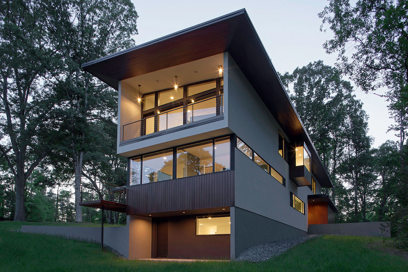 An Elegant Contemporary Home with Minimalist Interiors in Raleigh by In Situ Studio (13)