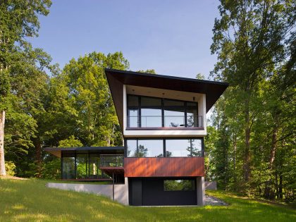 An Elegant Contemporary Home with Minimalist Interiors in Raleigh by In Situ Studio (2)