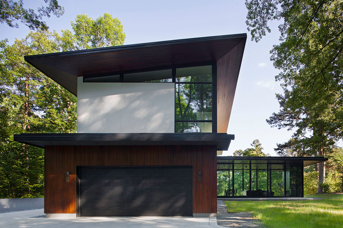 An Elegant Contemporary Home with Minimalist Interiors in Raleigh by In Situ Studio (3)