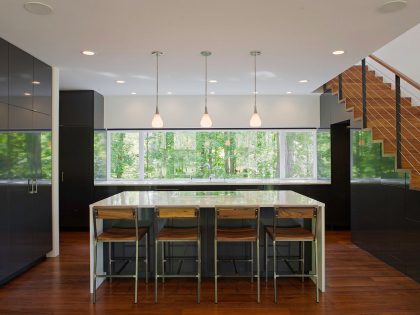 An Elegant Contemporary Home with Minimalist Interiors in Raleigh by In Situ Studio (8)