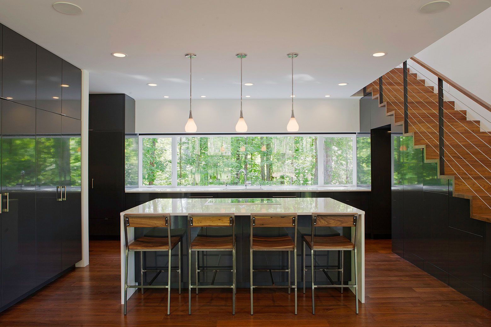 An Elegant Contemporary Home with Minimalist Interiors in Raleigh by In Situ Studio (8)
