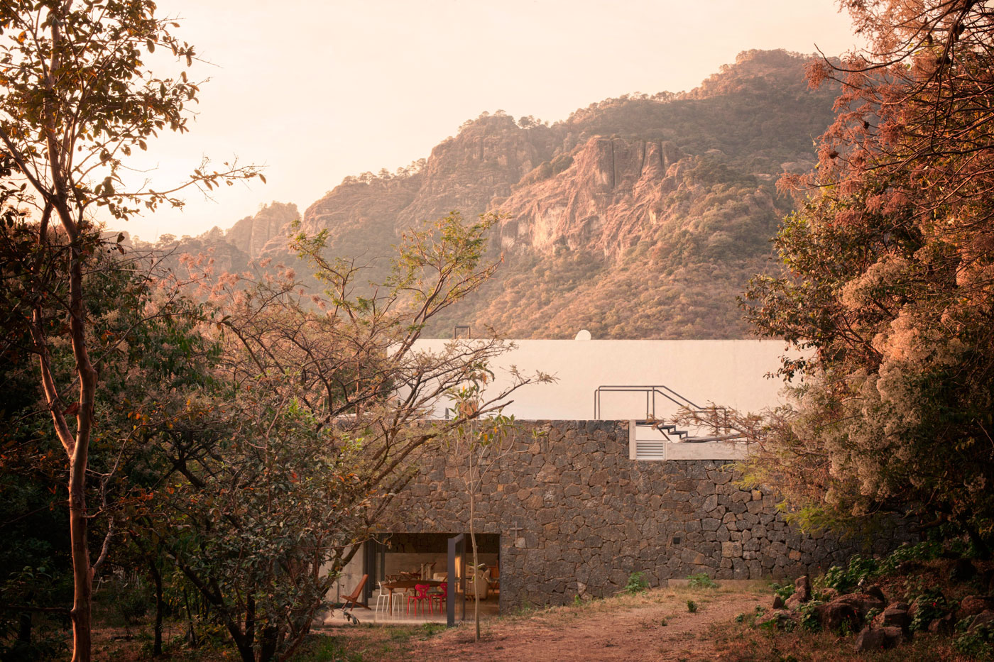 An Elegant Contemporary Home with Pivoting Glass Walls in Tepoztlán, Mexico by EDAA – Estrategias para el Desarrollo de Arquitectura (1)