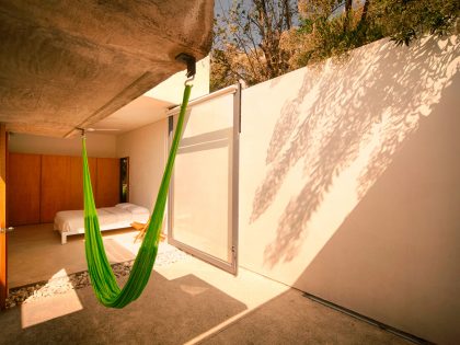 An Elegant Contemporary Home with Pivoting Glass Walls in Tepoztlán, Mexico by EDAA – Estrategias para el Desarrollo de Arquitectura (10)