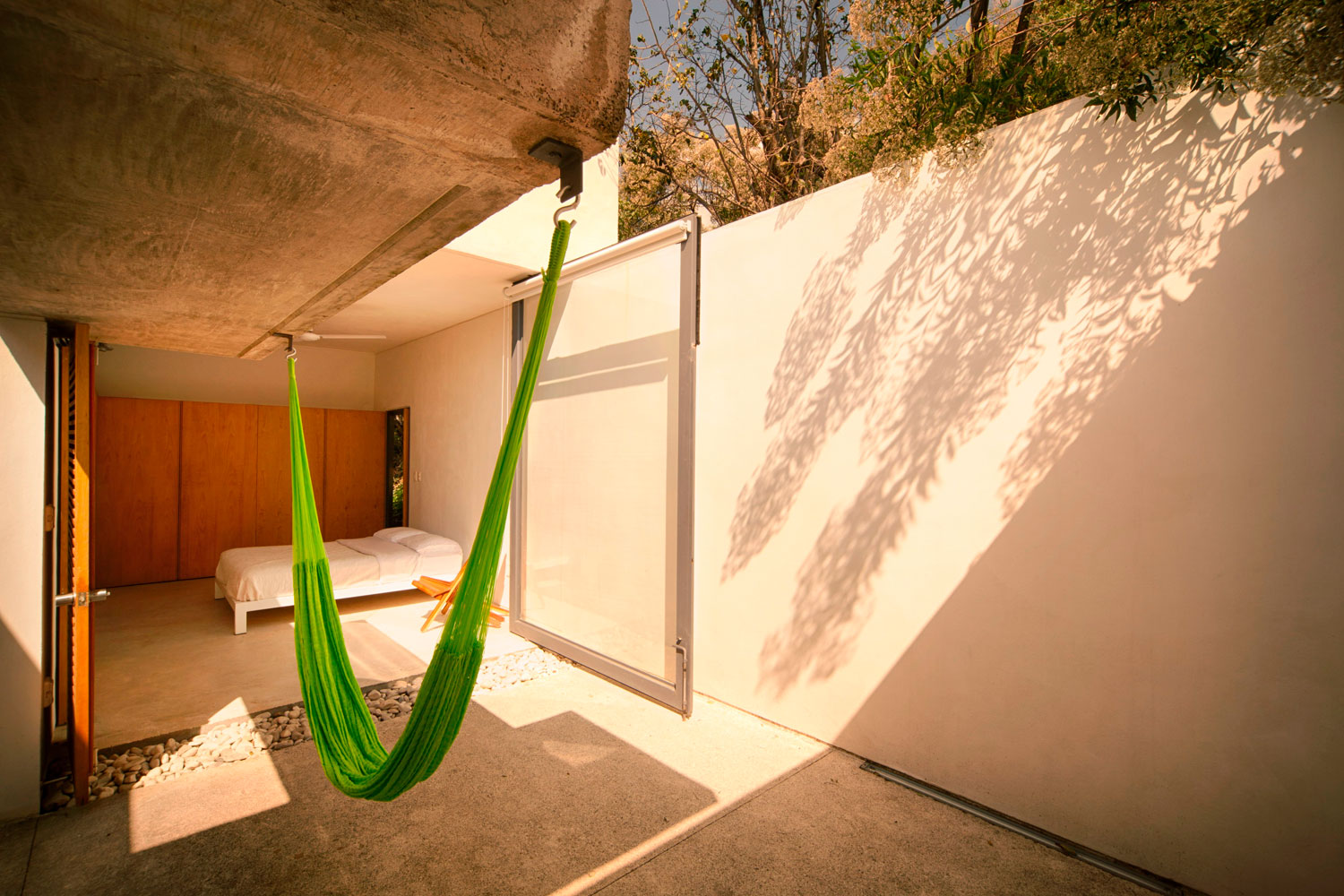 An Elegant Contemporary Home with Pivoting Glass Walls in Tepoztlán, Mexico by EDAA – Estrategias para el Desarrollo de Arquitectura (10)