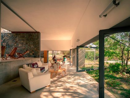 An Elegant Contemporary Home with Pivoting Glass Walls in Tepoztlán, Mexico by EDAA – Estrategias para el Desarrollo de Arquitectura (13)