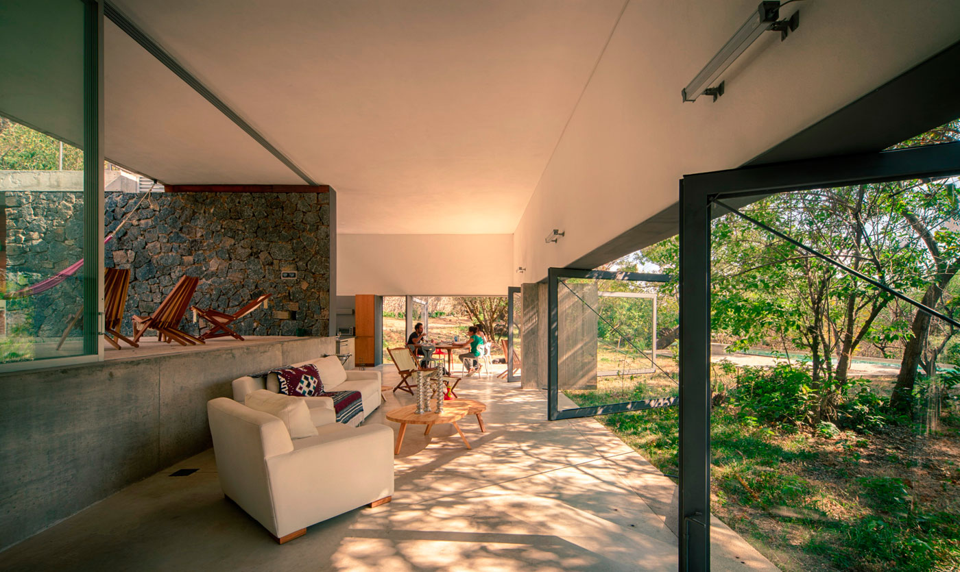 An Elegant Contemporary Home with Pivoting Glass Walls in Tepoztlán, Mexico by EDAA – Estrategias para el Desarrollo de Arquitectura (13)