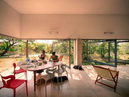 An Elegant Contemporary Home with Pivoting Glass Walls in Tepoztlán, Mexico by EDAA – Estrategias para el Desarrollo de Arquitectura (14)