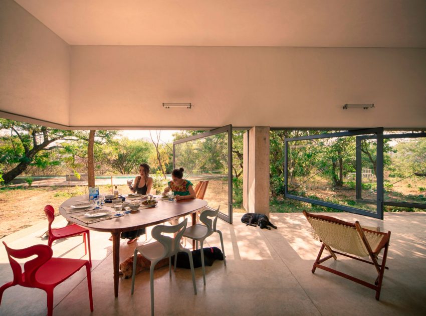An Elegant Contemporary Home with Pivoting Glass Walls in Tepoztlán, Mexico by EDAA – Estrategias para el Desarrollo de Arquitectura (14)