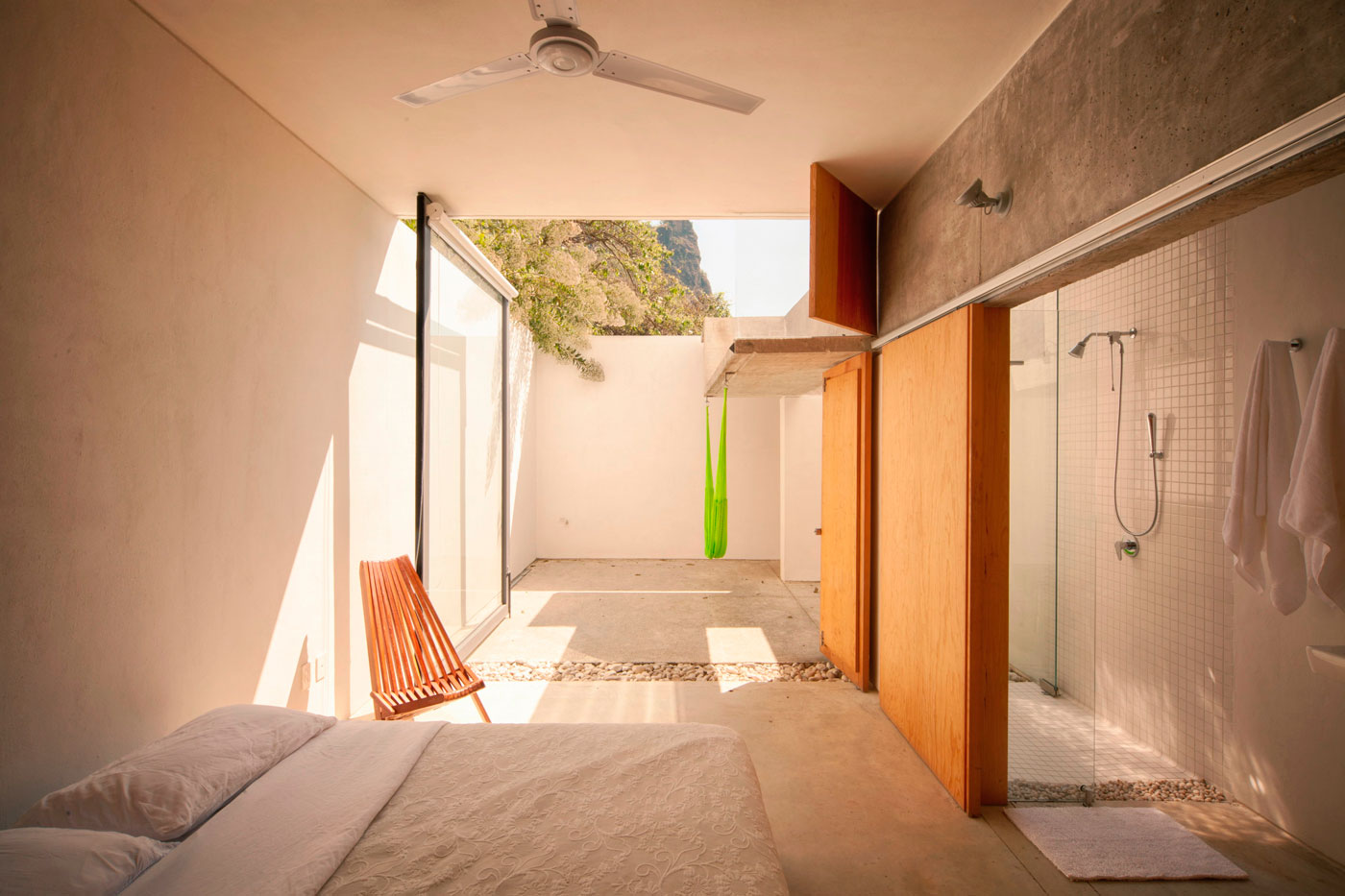 An Elegant Contemporary Home with Pivoting Glass Walls in Tepoztlán, Mexico by EDAA – Estrategias para el Desarrollo de Arquitectura (15)