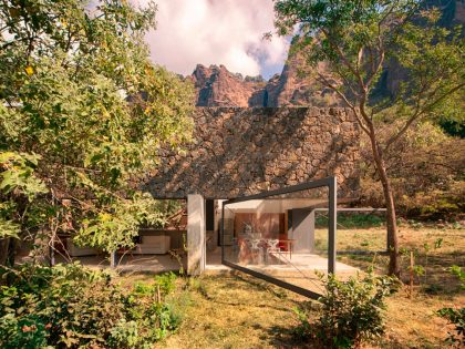 An Elegant Contemporary Home with Pivoting Glass Walls in Tepoztlán, Mexico by EDAA – Estrategias para el Desarrollo de Arquitectura (3)