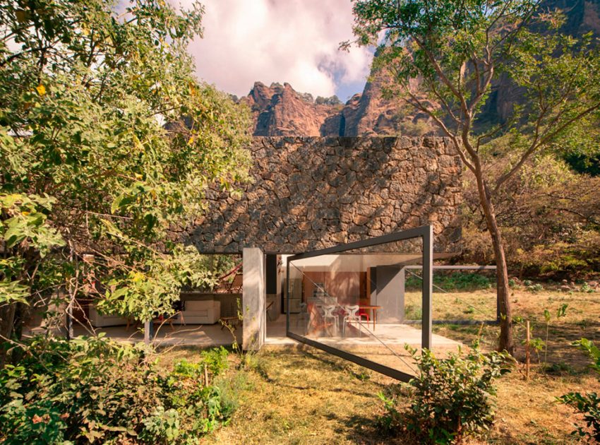 An Elegant Contemporary Home with Pivoting Glass Walls in Tepoztlán, Mexico by EDAA – Estrategias para el Desarrollo de Arquitectura (3)