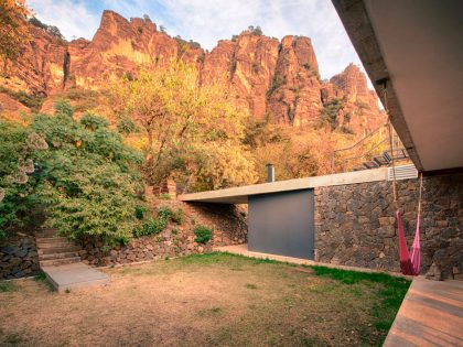 An Elegant Contemporary Home with Pivoting Glass Walls in Tepoztlán, Mexico by EDAA – Estrategias para el Desarrollo de Arquitectura (5)