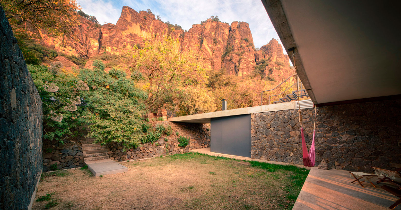 An Elegant Contemporary Home with Pivoting Glass Walls in Tepoztlán, Mexico by EDAA – Estrategias para el Desarrollo de Arquitectura (5)