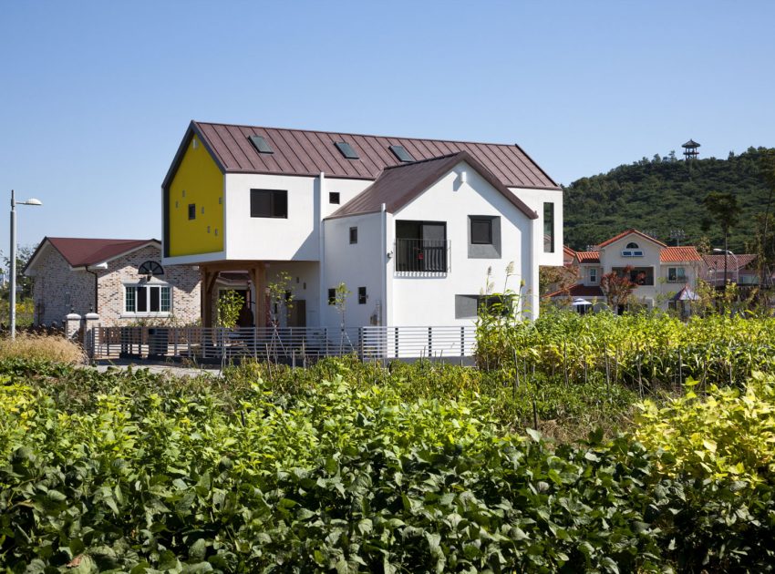 An Elegant Contemporary Home with Playful Interiors in Jeollabuk-do, South Korea by KDDH architects (1)