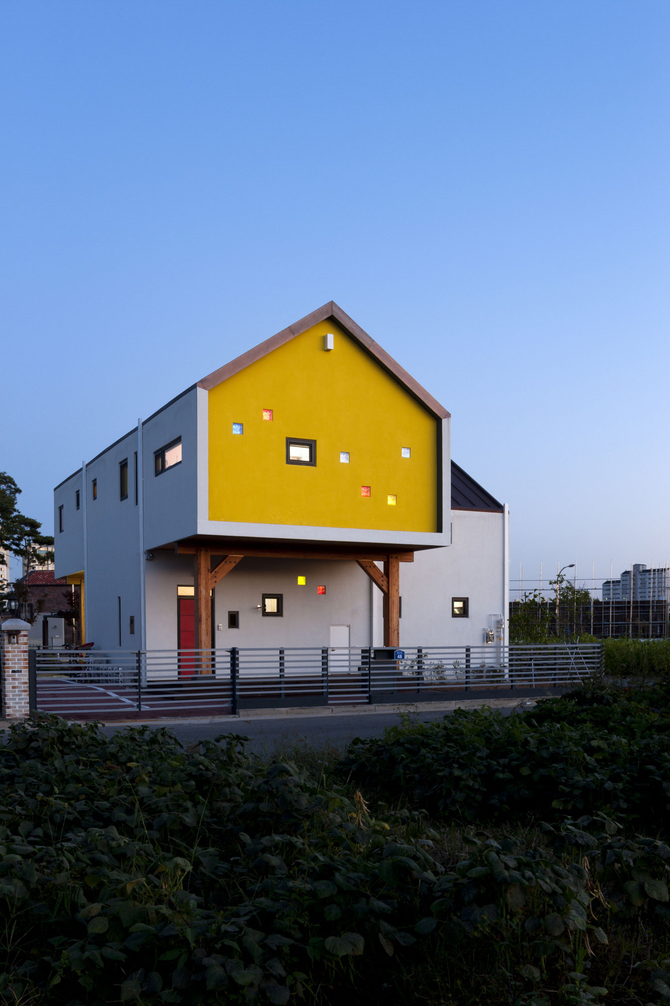 An Elegant Contemporary Home with Playful Interiors in Jeollabuk-do, South Korea by KDDH architects (19)