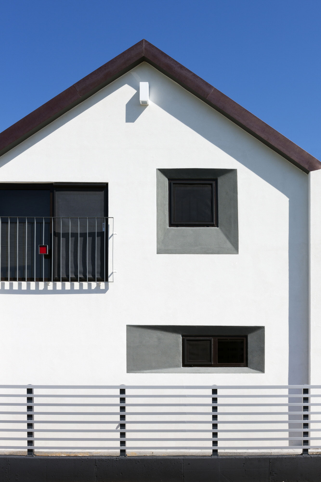 An Elegant Contemporary Home with Playful Interiors in Jeollabuk-do, South Korea by KDDH architects (3)