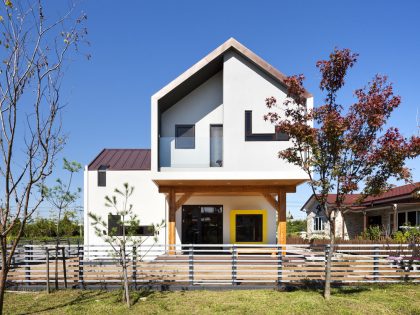 An Elegant Contemporary Home with Playful Interiors in Jeollabuk-do, South Korea by KDDH architects (5)