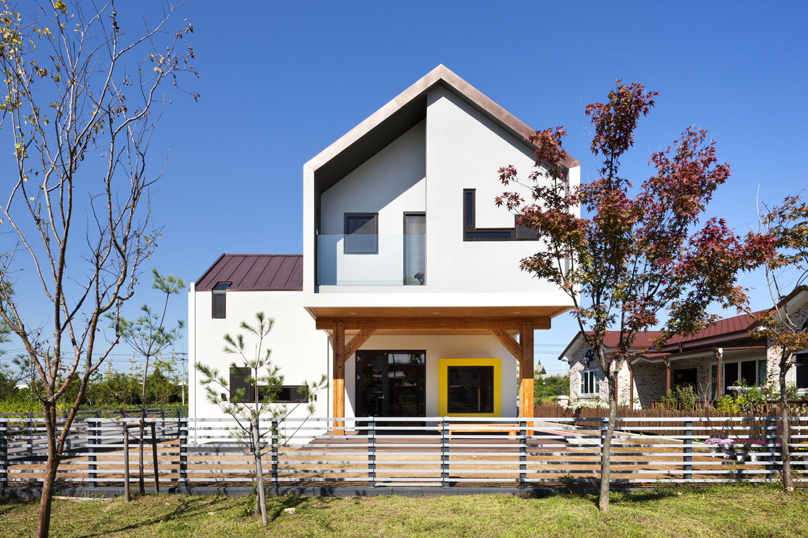 An Elegant Contemporary Home with Playful Interiors in Jeollabuk-do, South Korea by KDDH architects (5)