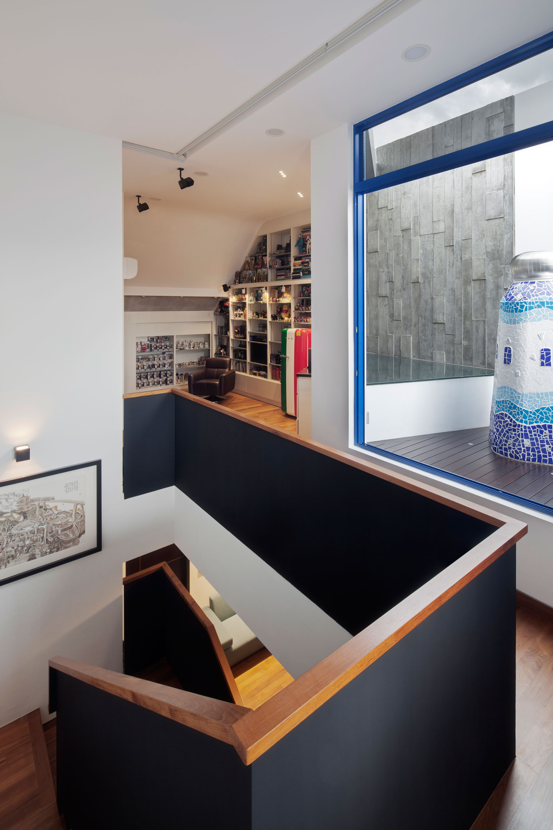 An Elegant Contemporary Home with Unique and Unconventional Layouts in Singapore by Envelope Architects (9)