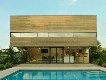 An Elegant Contemporary Pool House with Room to Sleep Six People in Springdale by Marlon Blackwell Architect (1)