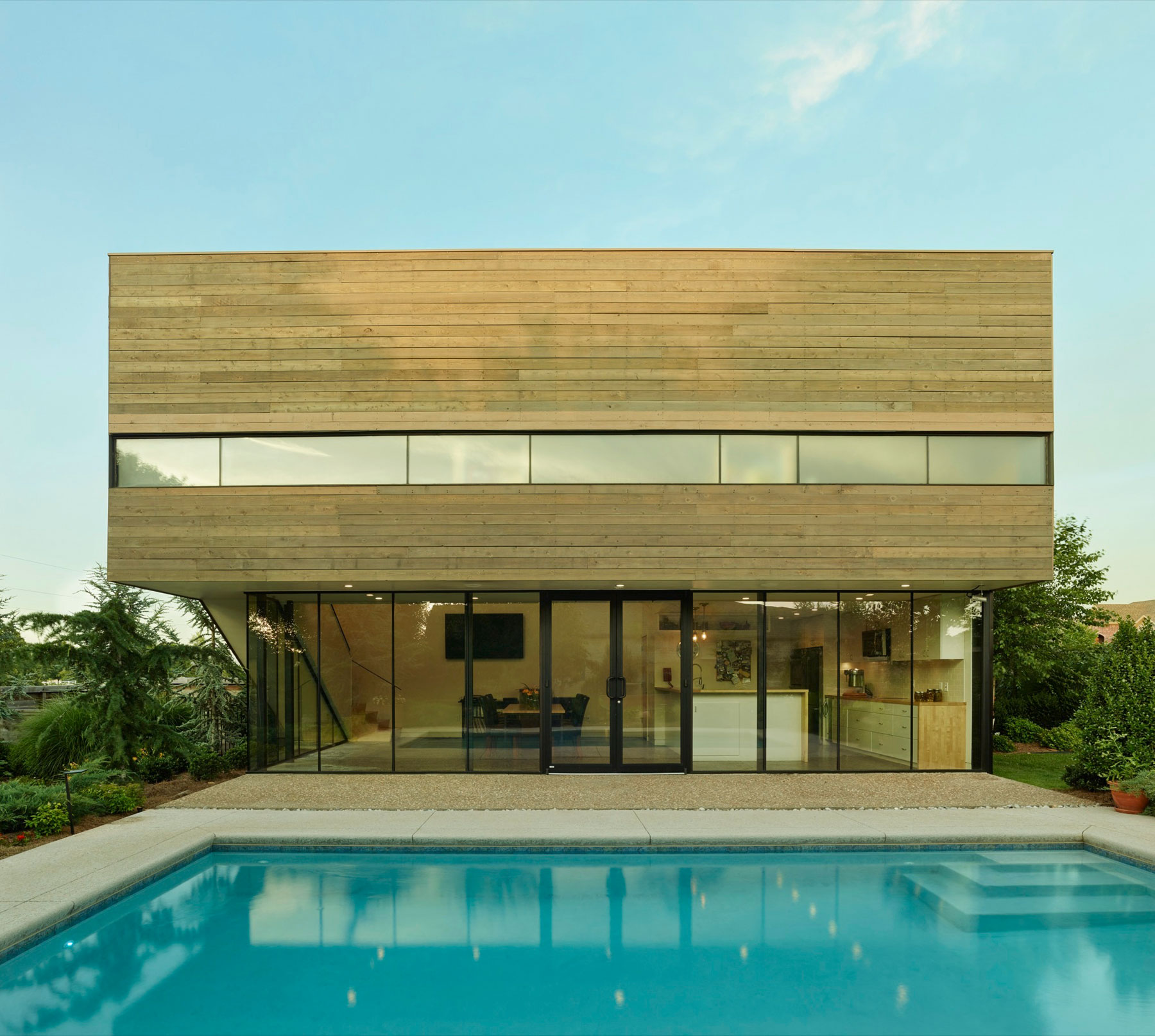 An Elegant Contemporary Pool House with Room to Sleep Six People in Springdale by Marlon Blackwell Architect (1)