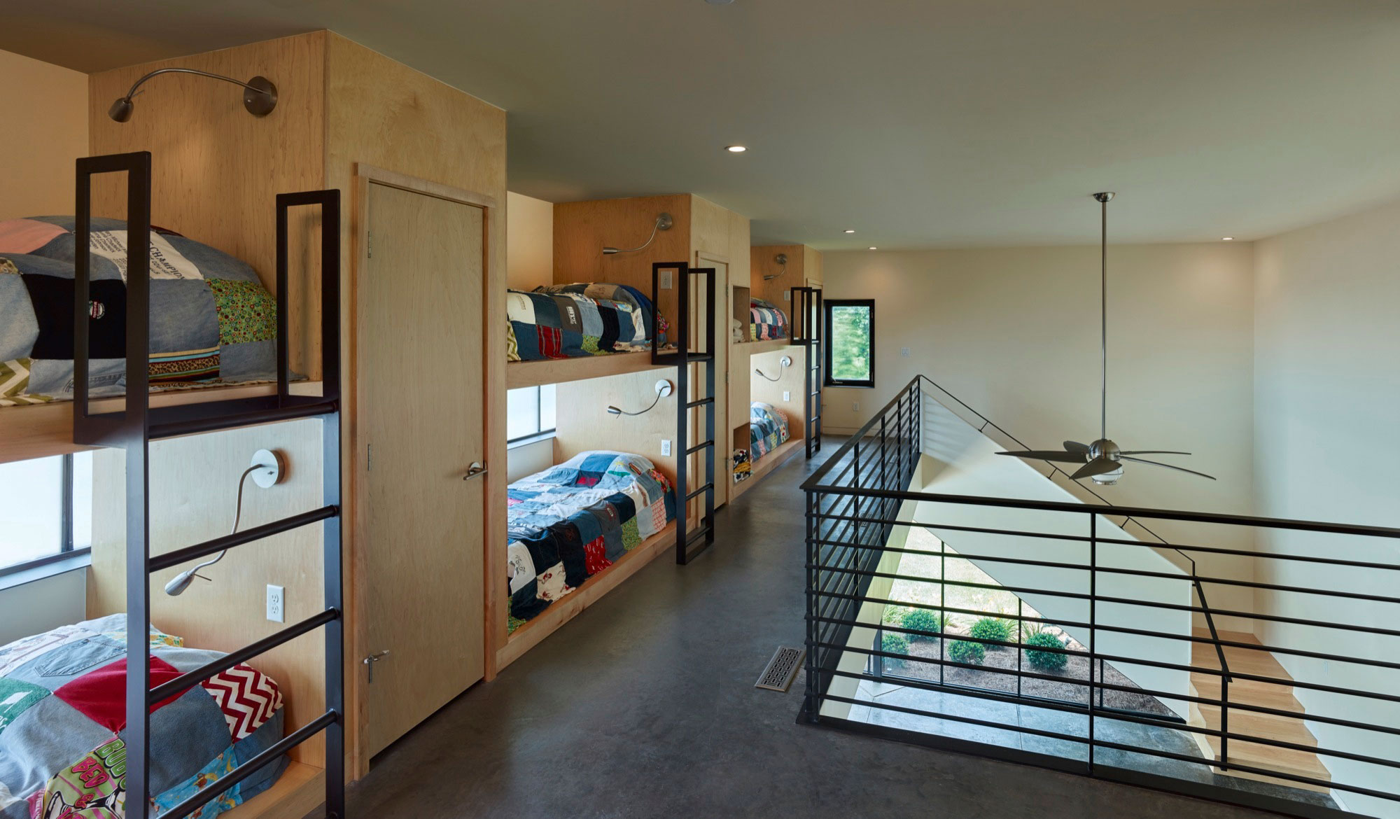 An Elegant Contemporary Pool House with Room to Sleep Six People in Springdale by Marlon Blackwell Architect (11)