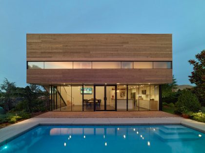 An Elegant Contemporary Pool House with Room to Sleep Six People in Springdale by Marlon Blackwell Architect (2)