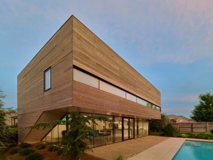 An Elegant Contemporary Pool House with Room to Sleep Six People in Springdale by Marlon Blackwell Architect (3)