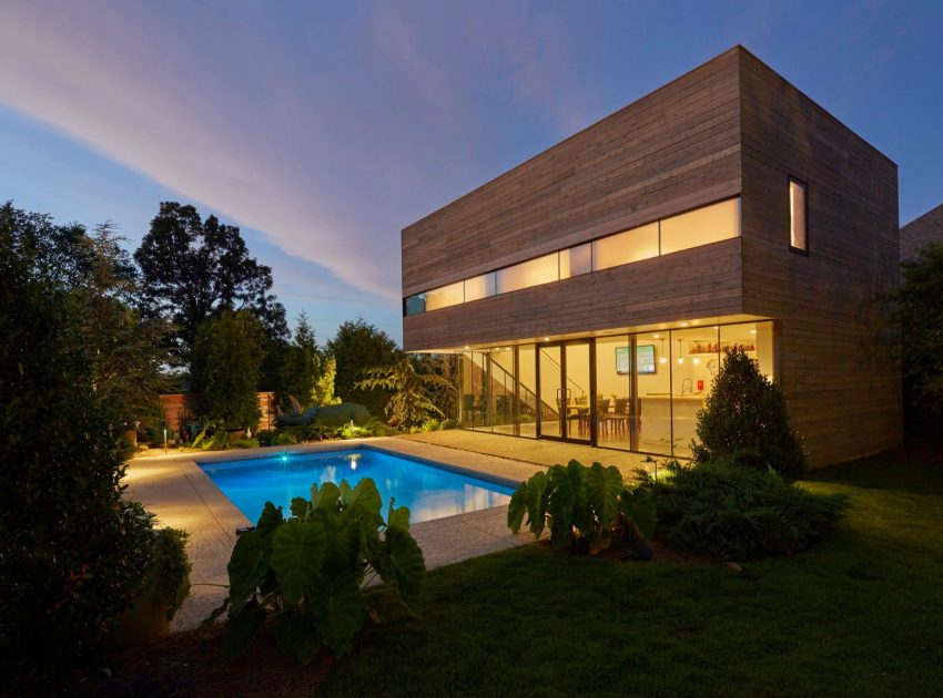 An Elegant Contemporary Pool House with Room to Sleep Six People in Springdale by Marlon Blackwell Architect (5)