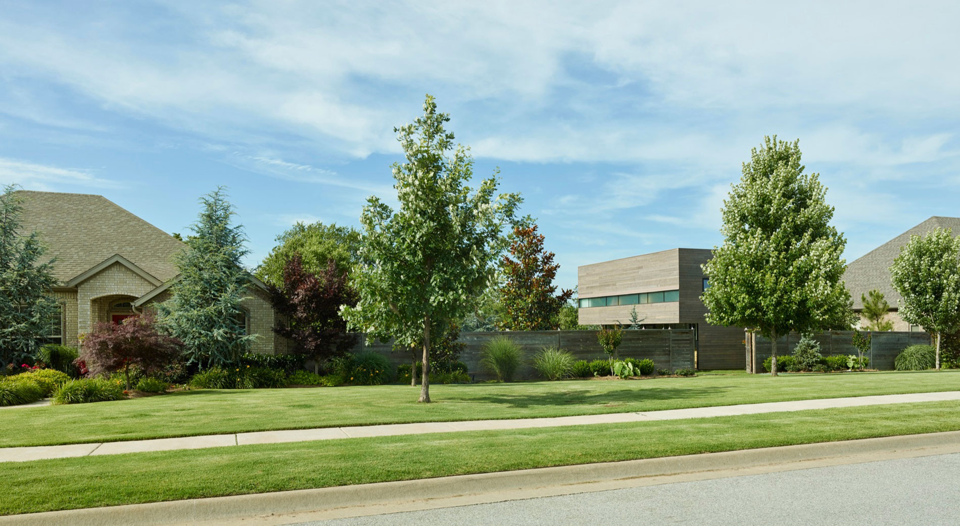 An Elegant Contemporary Pool House with Room to Sleep Six People in Springdale by Marlon Blackwell Architect (6)